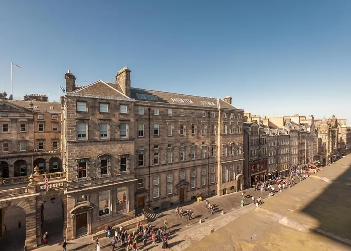 Parliament Sq * Edinburgh