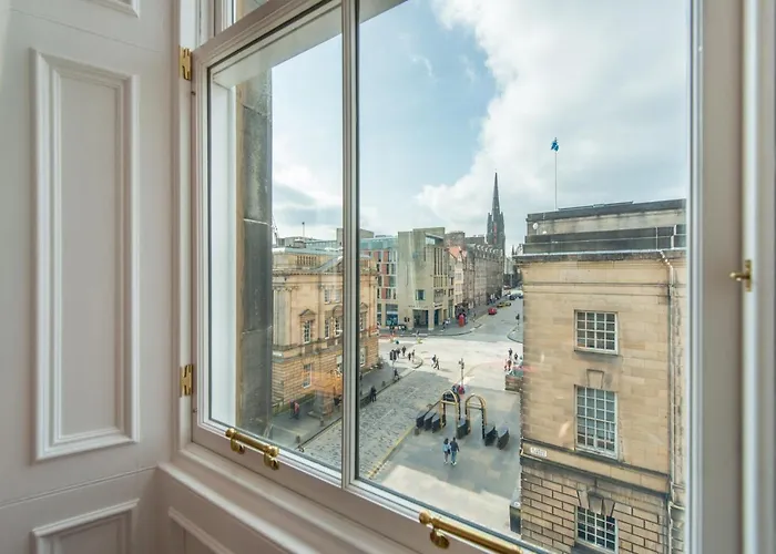 St Giles Royal Mile *