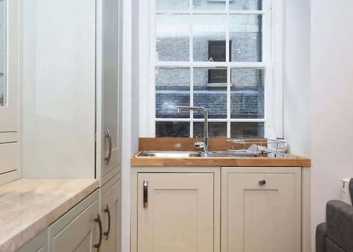 Lägenhet Joivy Modern And Airy Flat On The Historic Royal Mile Edinburg