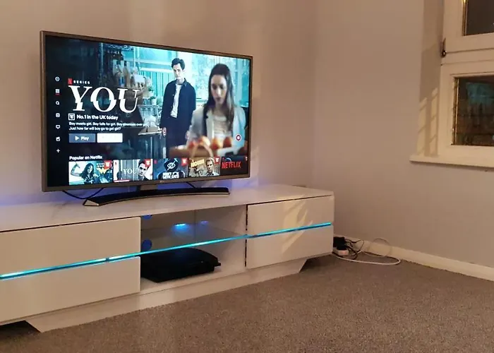 Amazing Apartments - Annandale St Near The Playhouse - Free Parking Apartment *