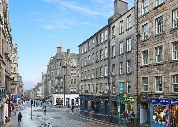 Lägenhet Joivy Modern And Airy Flat On The Historic Royal Mile Edinburg