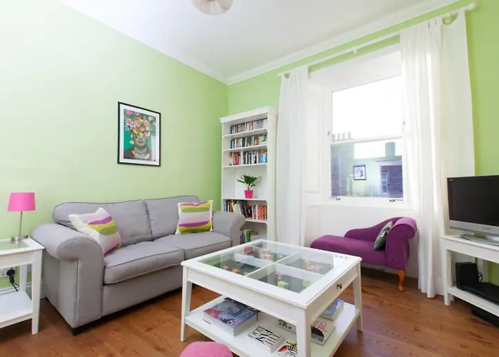 Bright And Modern Causewayside