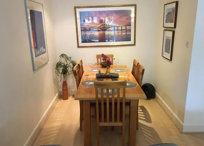 Holyrood Park Apartament *