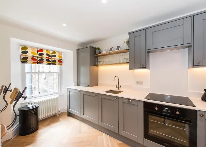 Centre, Newly Refurbished Stylish Apartment *