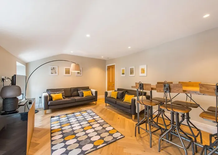 Centre, Newly Refurbished Stylish