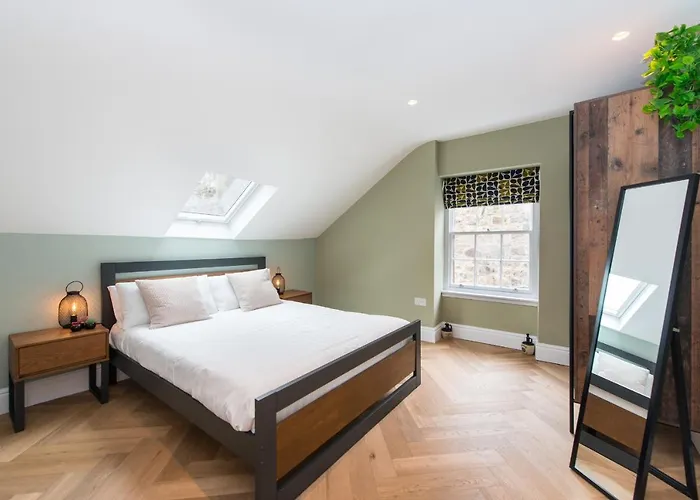 Centre, Newly Refurbished Stylish Apartment *