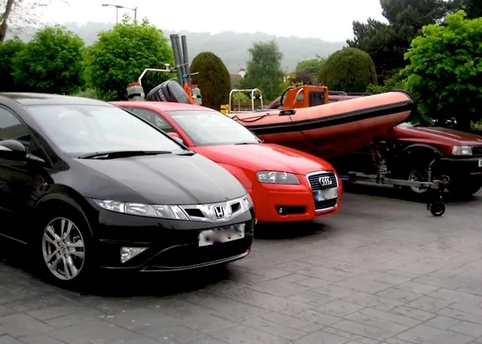 The White House 招待所 *