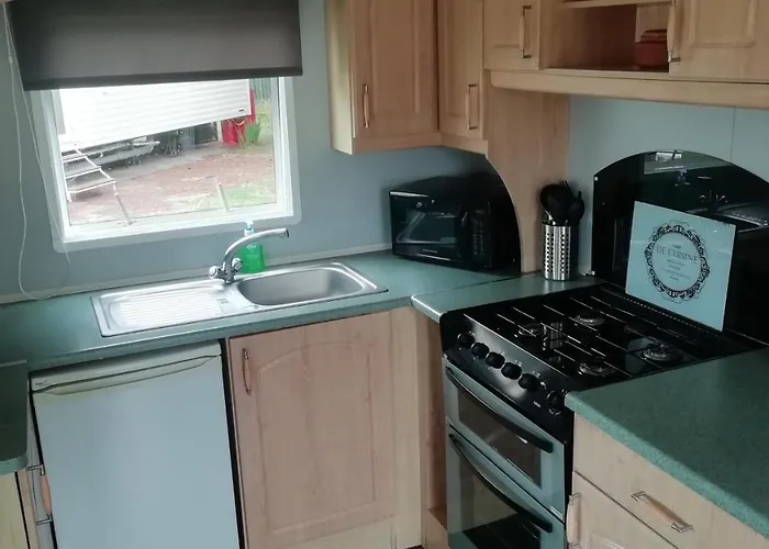 Nyaraló Static Caravan For Hire, Budget Friendly *