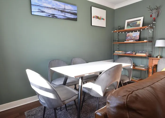 Holyrood Park - Carparking Included! * Edinburg