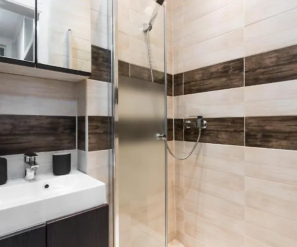 Centre Stylish At The Meadows Park *