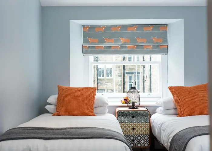 Centre, Newly Refurbished Stylish Apartment Edinburgh
