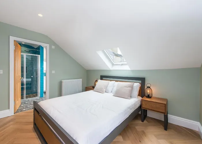 Centre, Newly Refurbished Stylish