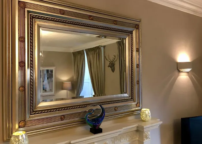 Escape To @ Abercromby Place *