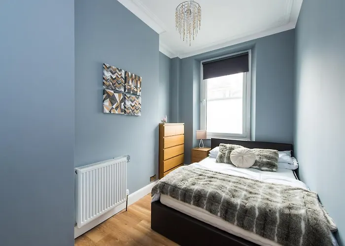 Castle Apt, Modern, *