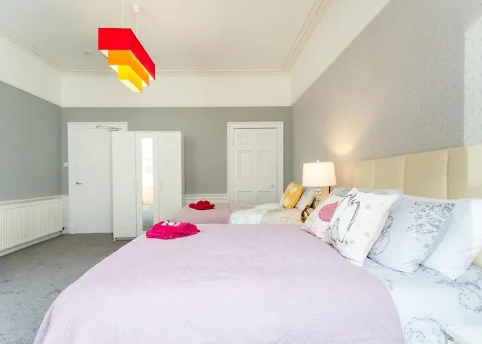 Stunning 2-bed In Apartment Edinburgh