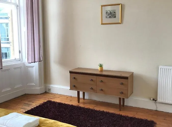 Apex Haymarket Station Apartment *