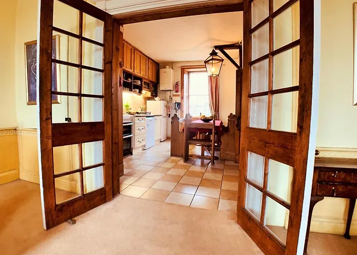 F2 Charming Centre Full Of Character 爱丁堡