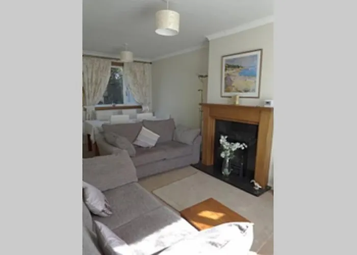 Sunny House With Views To Skyline *