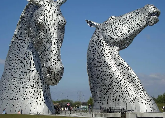 Sunny House With Views To Skyline *
