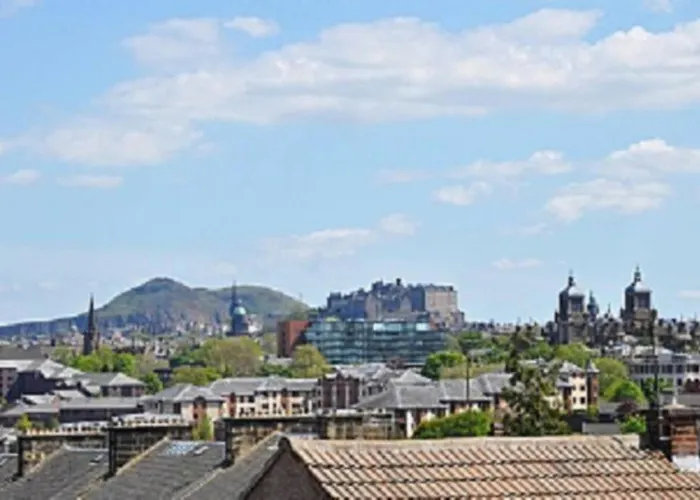 Hébergement de vacances Sunny House With Views To Skyline