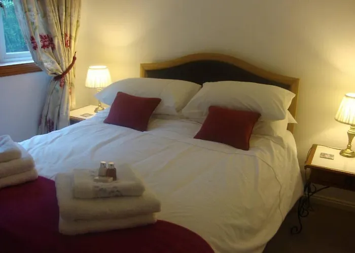 Sunny House With Views To Skyline