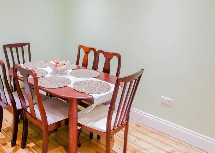 Newly Furnished 2 Bedroom On Leith Walk