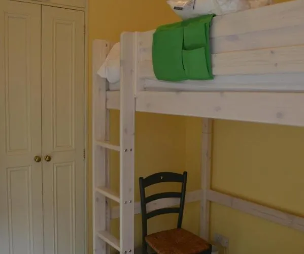 Traditional Georgian Flat In New Town *