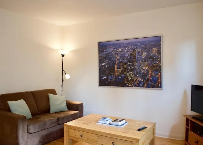 Modern 2 Bedroom Centre Flat Edinburgh