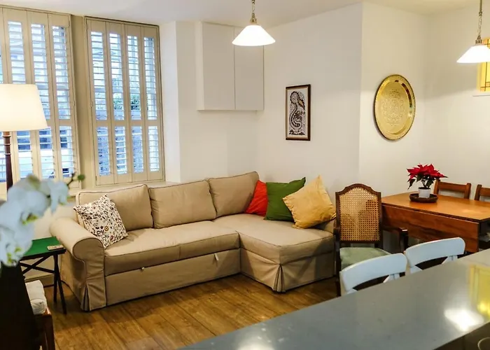 Quiet Ground Floor Mews Flat And Parking