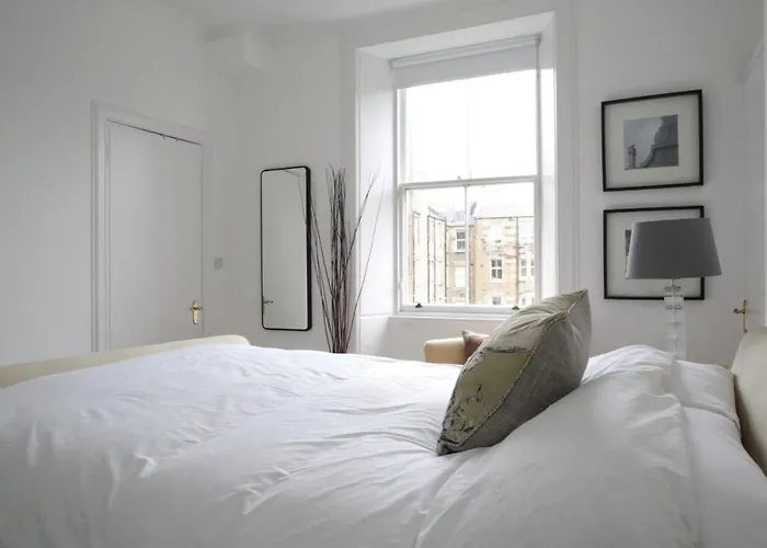 Stylish 2 Bedroom Bruntsfield In エディンバラ