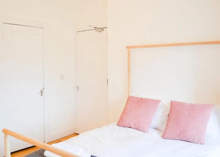 Modern 1 Bedroom Flat In The Heart Of 에든버러