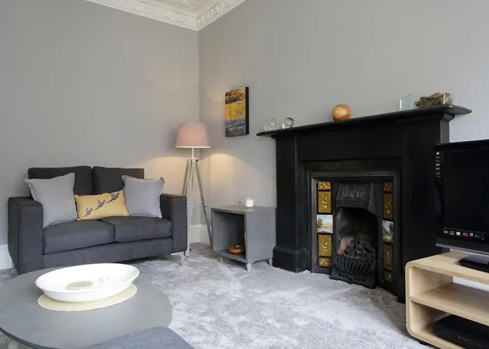 Stylish 2 Bedroom Bruntsfield In *