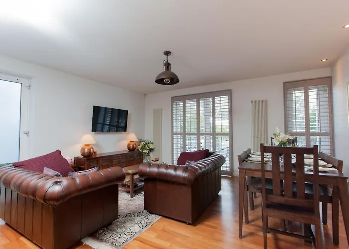 דירה Holyrood - Luxury With Parking