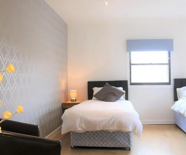 3 Bedroom Centre In Lauriston Place *