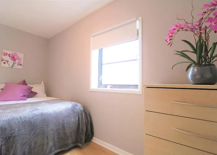 아파트 3 Bedroom Centre In Lauriston Place *