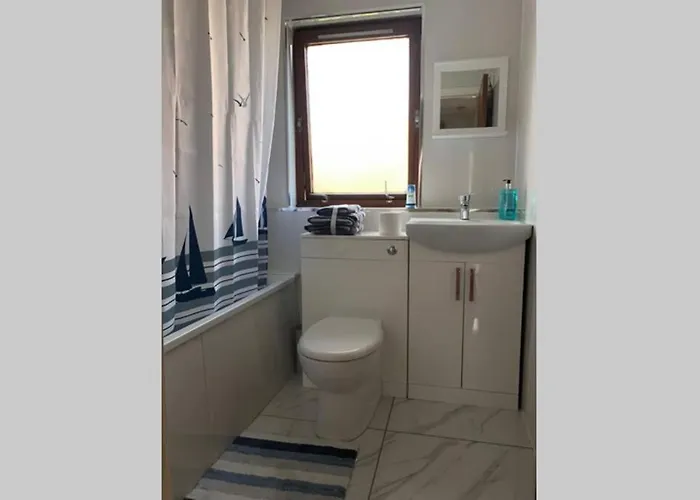 Appartement Chic 2 Bed With Free Parking- Recently Redecorated, 10 Minutes To Centre Edinburgh