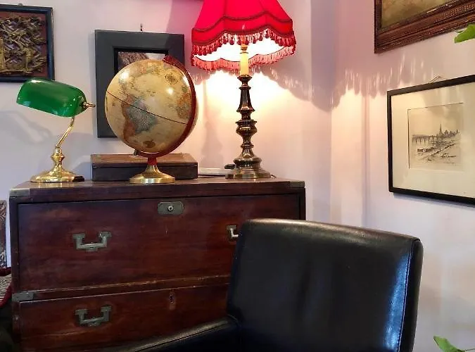 With Parking, Original Art And Antiques شقة *