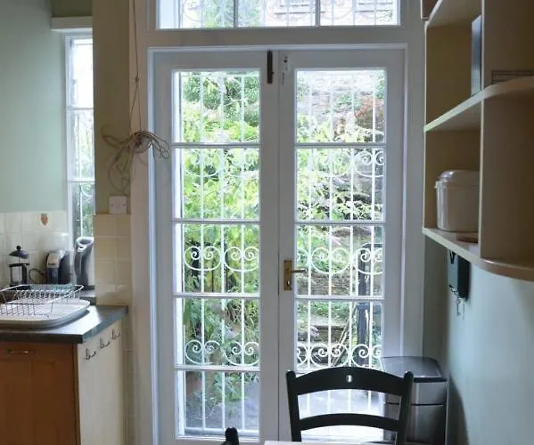 Traditional Georgian Flat In New Town Lägenhet *