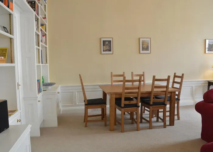 Traditional Georgian Flat In New Town * אדינבורו
