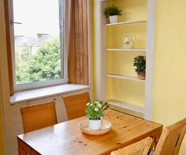 Central And Homely One Bedroom Flat *