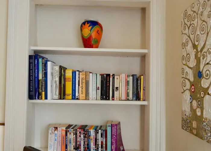 Central And Homely One Bedroom Flat