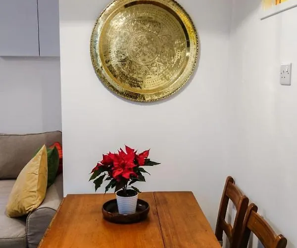 Quiet Ground Floor Mews Flat And Parking