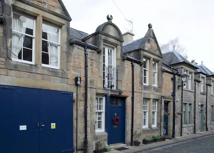 Quiet Ground Floor Mews Flat And Parking Appartement Edinburgh