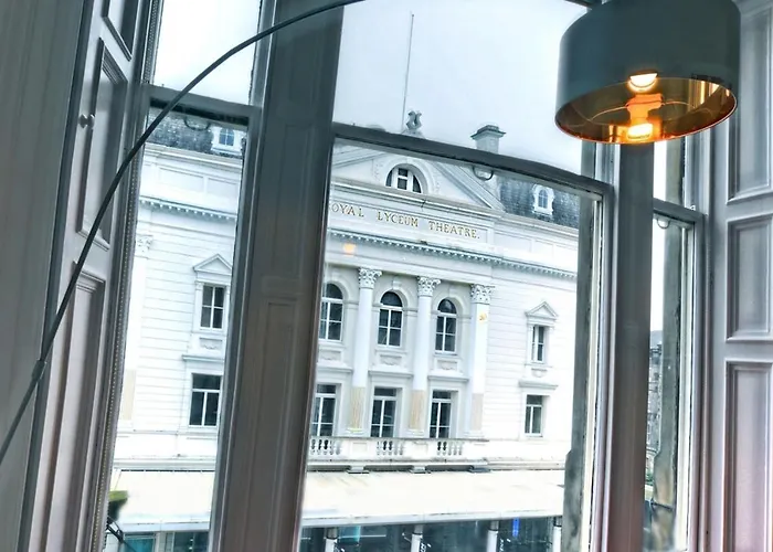 Cozy 2 Bedroom At Heart Of The