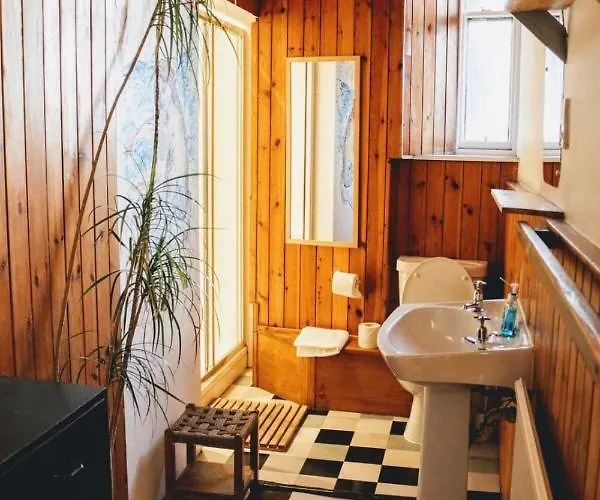 Traditional Oer The Meadows * Edinburgh