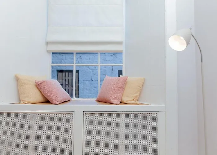 Beautifully Modernised New Town Daire