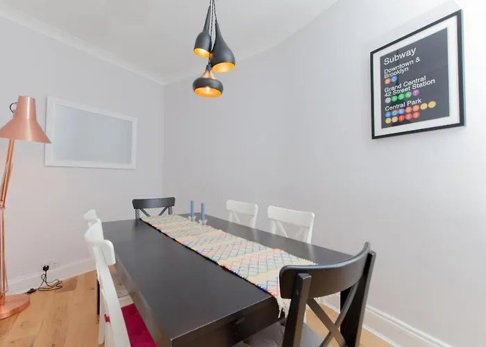 Beautifully Modernised New Town Daire *