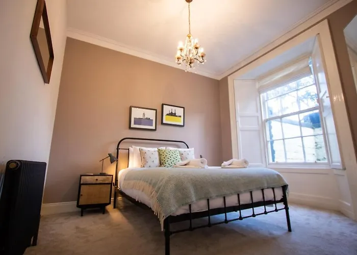 Beautifully Modernised New Town *