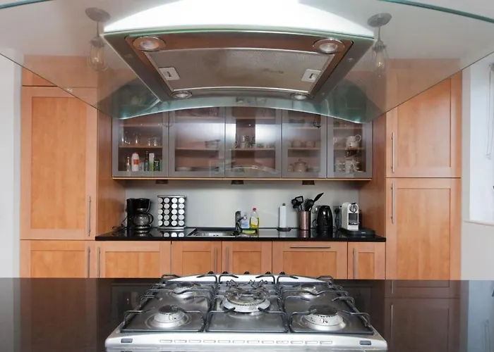 Holyrood - Luxury With Parking דירה *