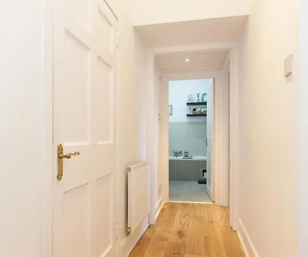 Beautifully Modernised New Town